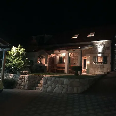 Vakantiehuis Stone House Near Makarska *