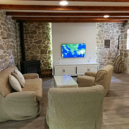 Vakantiehuis Stone House Near Makarska *
