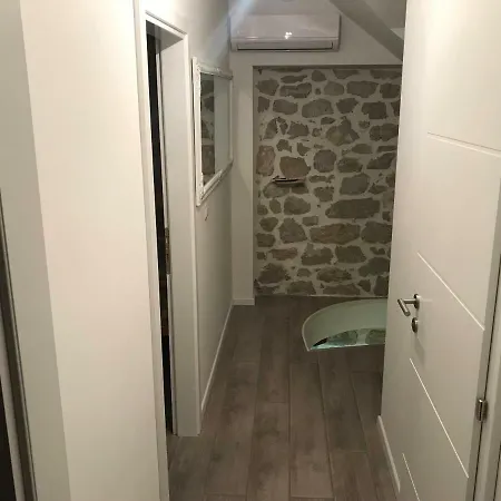 Vakantiehuis Stone House Near Makarska *